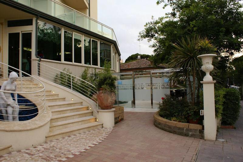 Hotel Lady Mary Milano Marittima Exterior photo