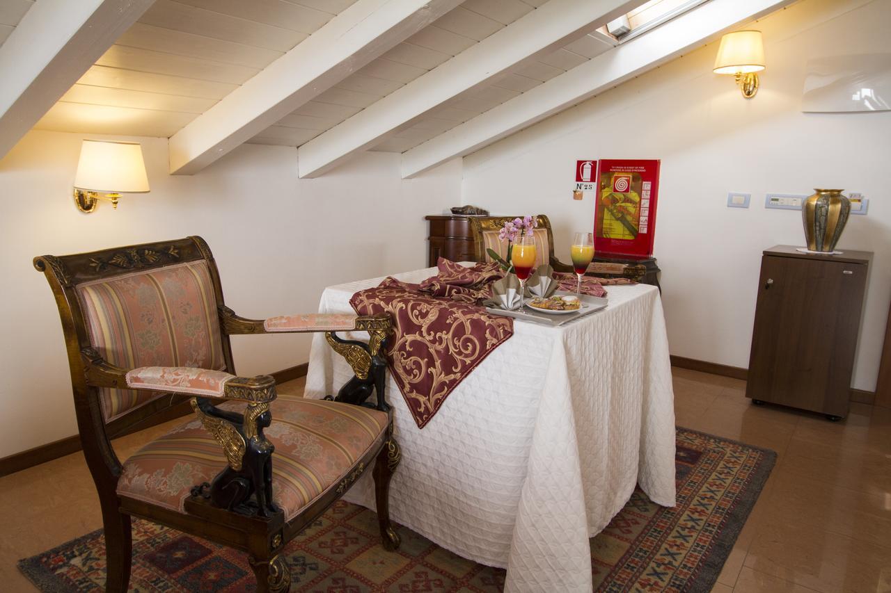 Hotel Lady Mary Milano Marittima Exterior photo
