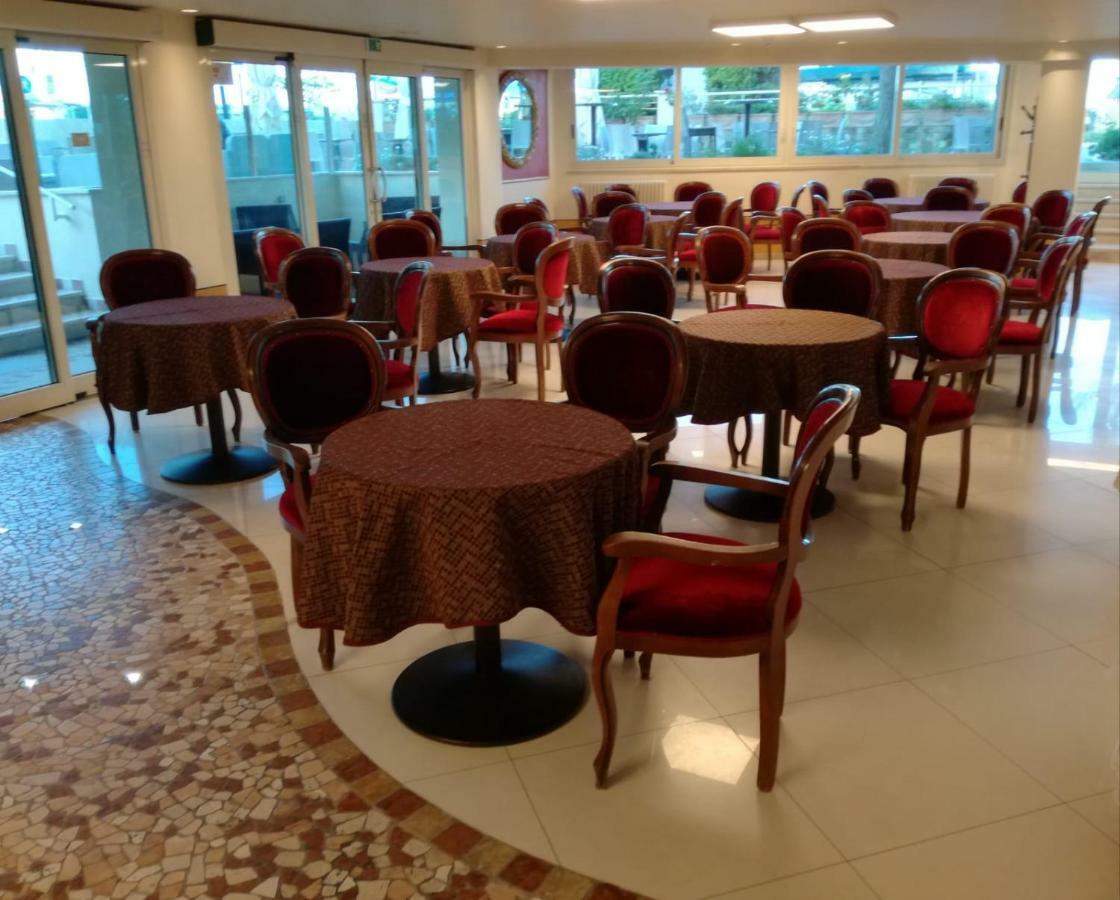 Hotel Lady Mary Milano Marittima Exterior photo