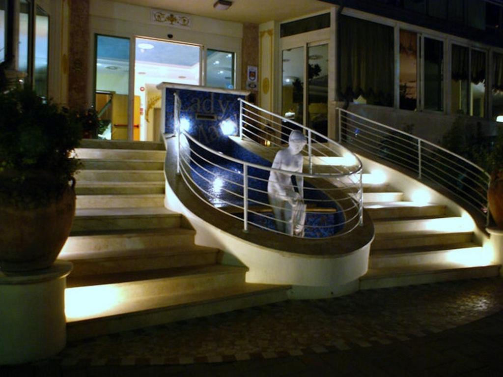 Hotel Lady Mary Milano Marittima Exterior photo